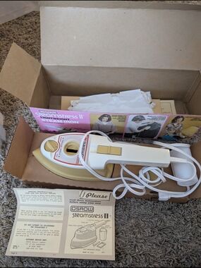 Steamstress II Lightweight Steam Iron - Cream/White